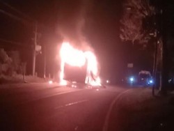 Bus Rombongan Pelajar dari Asahan Terbakar Usai Tabrakan, 1 Pemotor Tewas