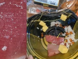 Ngeri! Wanita Ini Temukan Cacing Parasit di Ikan Tuna