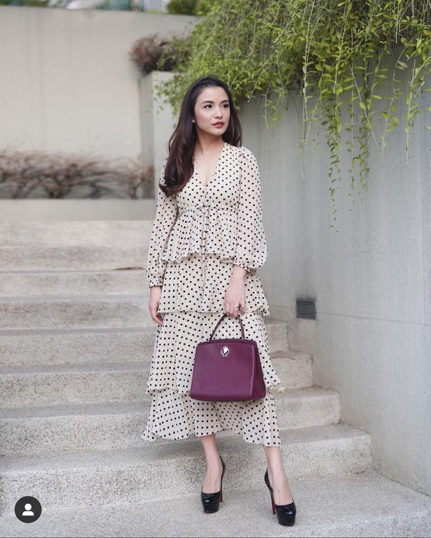 Chelsea Olivia dengan Layer Dress Chelsea Olivia