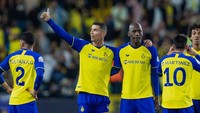 Al Nassr kembali unggul pada menit ke-82 lewat gol Abdullah Madu (kanan). Ronaldo lagi-lagi yang menorehkan assist. (Foto: dok. Liga Arab Saudi)