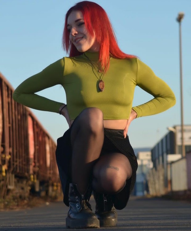 Foto: Instagram @_kathacarry__ Inspirasi Padu Padan Outfit Serba Hijau yang Anti Gagal!