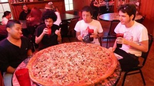 Gokil! 10 Makanan Porsi Jumbo Ini Bikin Netizen Melongo