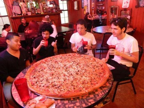 Gokil! 10 Makanan Porsi Jumbo Ini Bikin Netizen Melongo