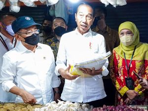 Dampingi Jokowi, Khofifah Pastikan Operasi Pasar di Jatim Terus Dilakukan