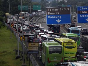 Penampakan Antrean Panjang Kendaraan di Jalur Puncak Bogor