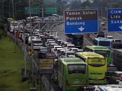 Penampakan Antrean Panjang Kendaraan di Jalur Puncak Bogor