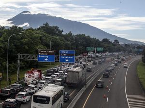 Ada One Way, Jalur Puncak Bogor Macet Banget