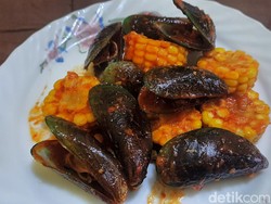 Kerang Hijau Saus Padang Racikan Emak-emak Mojokerto, Pedasnya Bikin Nagih