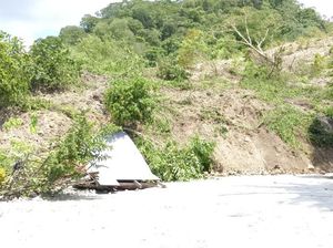 Hal-hal Unik di Lokasi Gunung Bergeser: Pedagang hingga Wisata Dadakan Hal-hal Unik di Lokasi Gunung Bergeser: Pedagang hingga Wisata Dadakan