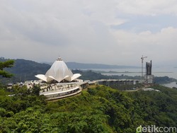 Di Bandung Ada Masjid Al Jabbar, Sumedang Punya Masjid Al Kamil