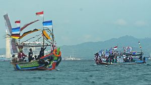 Meriahnya Puluhan Kapal Hias Berlayar di Festival Teluk Banten