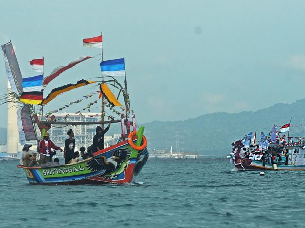 Meriahnya Puluhan Kapal Hias Berlayar di Festival Teluk Banten