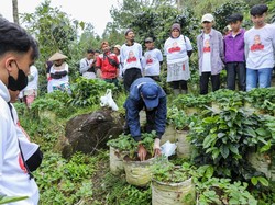 Relawan Ganjar Edukasi Manfaat Pupuk Organik ke Petani Muda di Bandung
