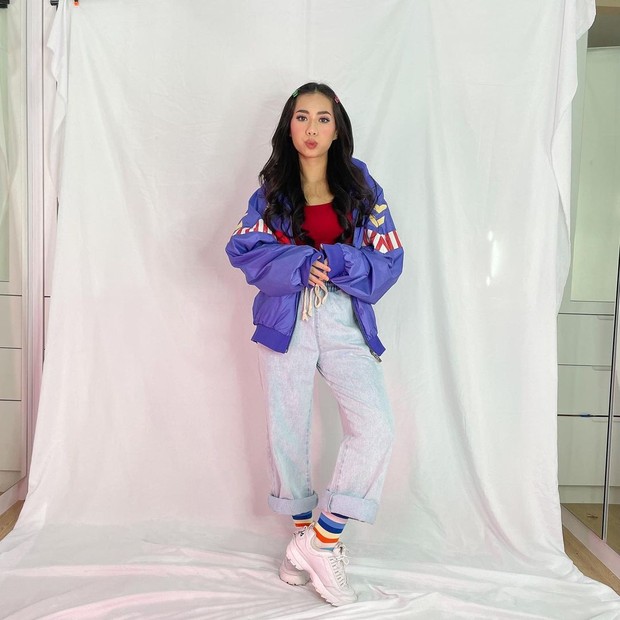 Outfit colourful Abel Cantika/Sumber: IG @abellyc