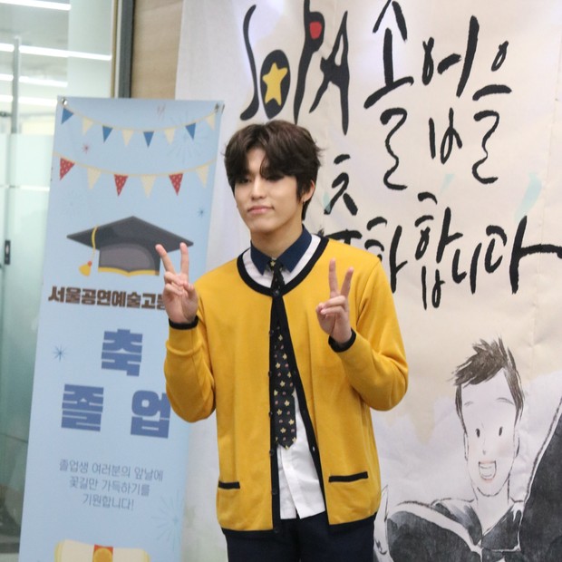 Park Jeongwoo di hari kelulusannya / Foto : twitter.com/korea_odyssey Park Jeongwoo di hari kelulusannya / Foto : twitter.com/korea_odyssey