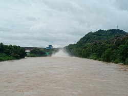 Kondisi Terkini Waduk Gajah Mungkur Pagi Ini Masih Siaga Merah