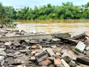 2 Rumah di Sragen Hanyut Terbawa Arus Bengawan Solo 2 Rumah di Sragen Hanyut Terbawa Arus Bengawan Solo