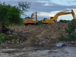 Sopir Tronton Selamat dari Maut Saat Truknya Tertimbun Tanah Longsor