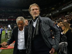 Efensiensi Anggaran Ala MU, Makan Siang Gratis-Pecat Karyawan