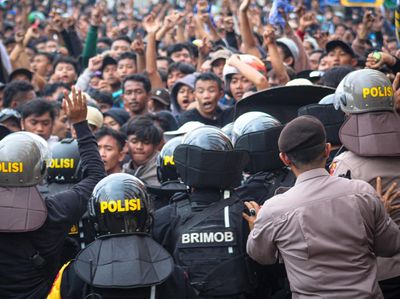 Tengok Lagi Kericuhan Suporter PSIS Semarang di Stadion Jatidiri