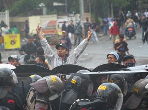 Fakta-fakta Ricuh Suporter-Polisi di Jatidiri hingga Erick Thohir Buka Suara Fakta-fakta Ricuh Suporter-Polisi di Jatidiri hingga Erick Thohir Buka Suara