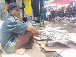 Sepenggal Kisah Abah Adin Si Penjual Kaligrafi di Gasibu Bandung