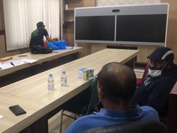 Diterbangkan ke Jakarta, Bupati Nonaktif Mamberamo Tengah Dikawal Ketat