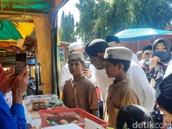 Begini Cara Bupati Sumenep Bikin Senang Anak Yatim Sekaligus Majukan UMKM