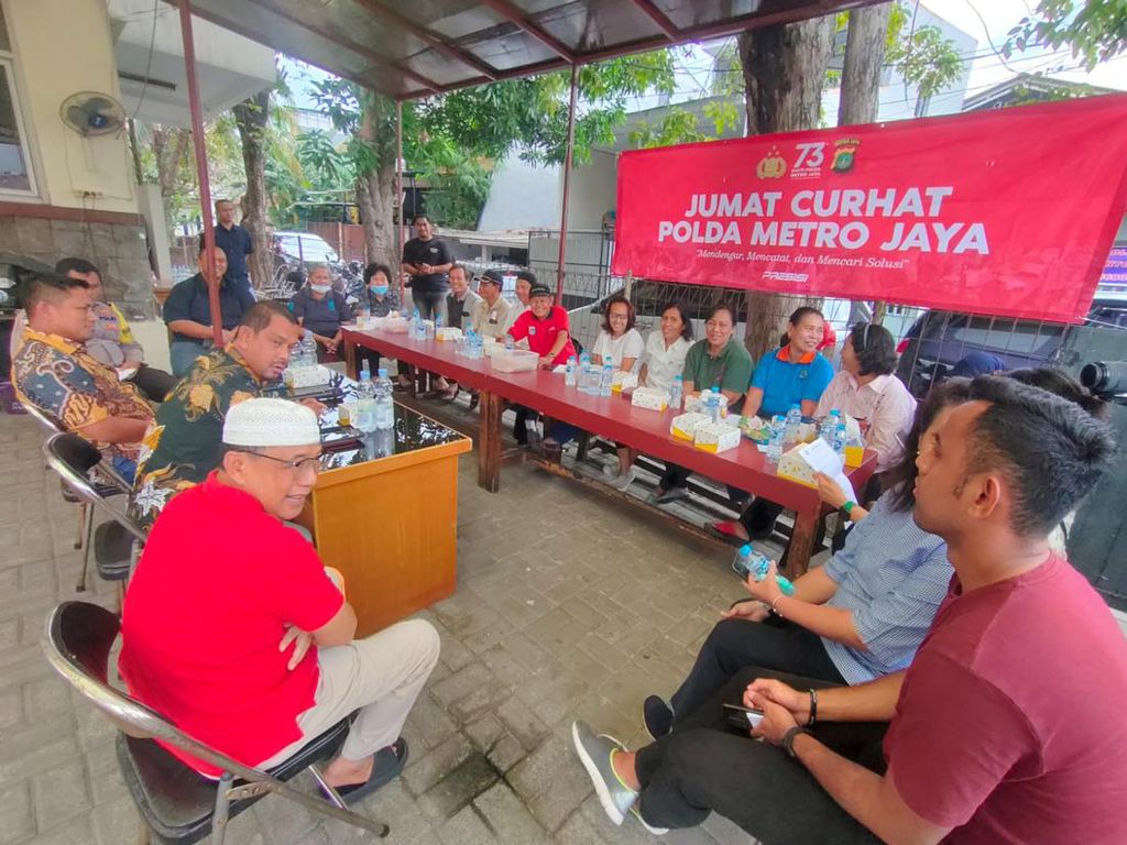Polisi Akan Fasilitasi Warga Kampung Ambon Bekerja di Perusahaan Sekuriti Polisi Akan Fasilitasi Warga Kampung Ambon Bekerja di Perusahaan Sekuriti