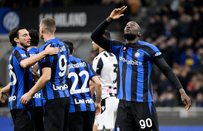 Inter Milan vs Udinese Soccer Football - Serie A - Inter Milan v Udinese - San Siro, Milan, Italy - February 18, 2023 Inter Milan's Romelu Lukaku celebrates scoring their first goal REUTERS/Alberto Lingria