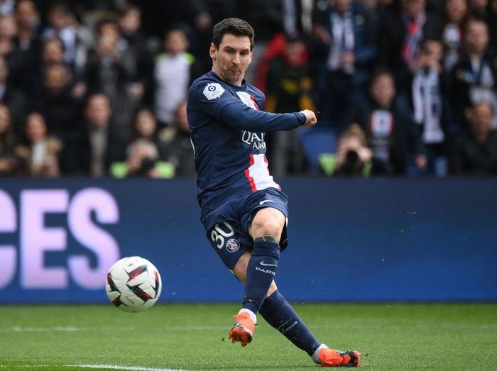 Paris Saint-Germain's Argentine forward Lionel Messi kicks the ball during the French L1 football match between Paris Saint-Germain (PSG) and Lille LOSC at The Parc des Princes Stadium in Paris on February 19, 2023. (Photo by FRANCK FIFE / AFP) (Photo by FRANCK FIFE/AFP via Getty Images)