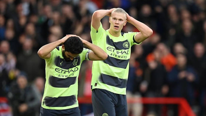NOTTINGHAM, ENGLAND - FEBRUARY 18: Ilkay Guendogan reacts after Erling Haaland of Manchester City misses an opportunity on goal during the Premier League match between Nottingham Forest and Manchester City at City Ground on February 18, 2023 in Nottingham, England. (Photo by Michael Regan/Getty Images)