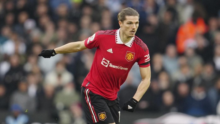 Manchester Uniteds Marcel Sabitzer controls the ball during the English Premier League soccer match between Leeds United and Manchester United at Elland Road, Leeds, England, Sunday, Feb.12, 2023. (AP Photo/Jon Super)