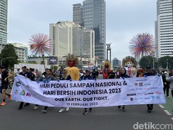 Peringati Hari Bersih Indonesia, Warga Aksi Pungut Sampah di CFD