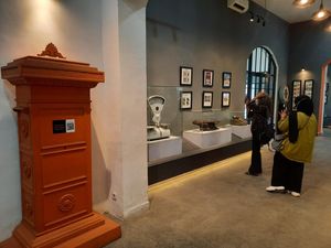 11 Koleksi Benda Pos Jadul nan Unik di Pos Bloc Medan 11 Koleksi Benda Pos Jadul nan Unik di Pos Bloc Medan