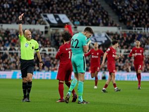 Nick Pope Kartu Merah, Liverpool Ungguli Newcastle 2-0 di Babak I Nick Pope Kartu Merah, Liverpool Ungguli Newcastle 2-0 di Babak I