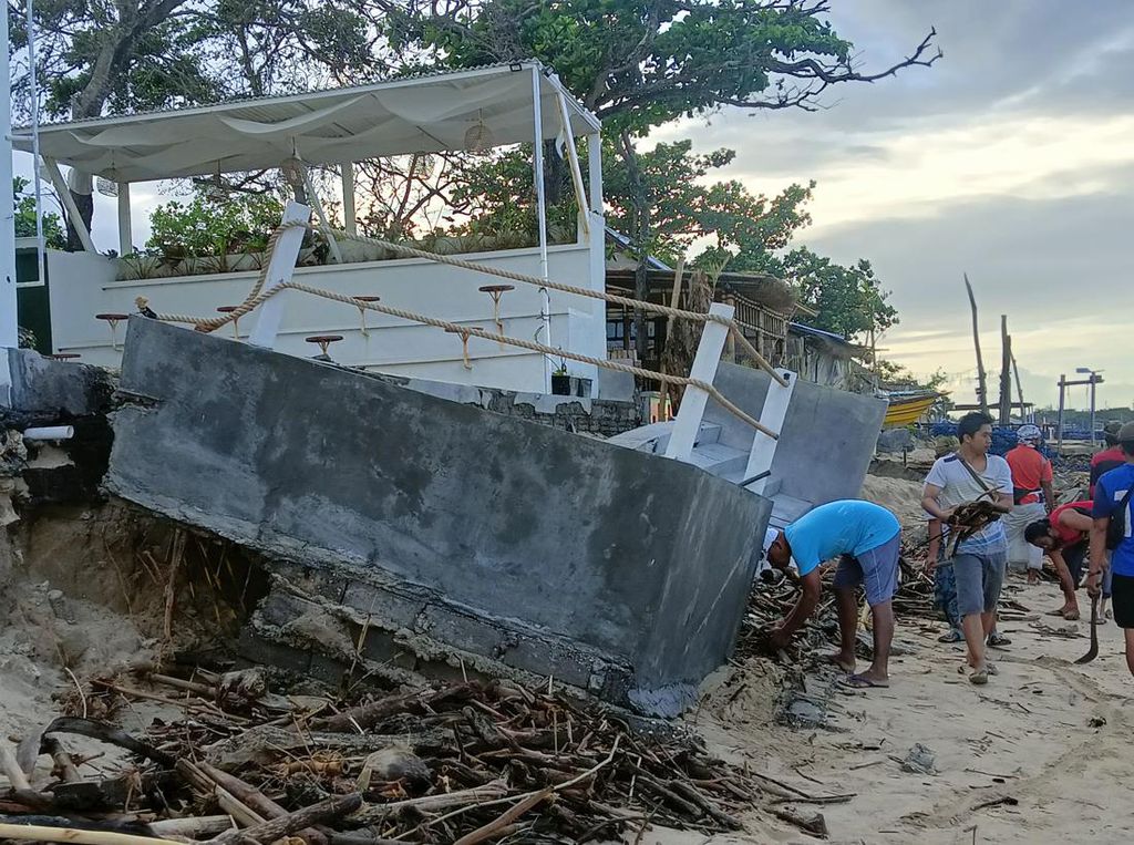 BPBD Sebut Pesisir di 17 Desa Rawan Abrasi, Ada Potensi Tsunami Juga