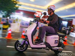 Test Ride Motor Listrik Dipadati Pengunjung IIMS 2023, Tertarik Beli?