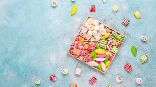 Permen/Foto: Freepik.com/azerbaijan_stockers Makanan yang bikin ngunyah terus dan bikin berat badan naik tanpa sadar