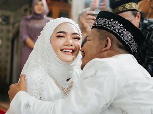 Pernikahan Raja Muay Thai yang Jadi Mualaf, Gayanya Pakai Peci Jadi Sorotan Pernikahan Raja Muay Thai yang Jadi Mualaf, Gayanya Pakai Peci Jadi Sorotan