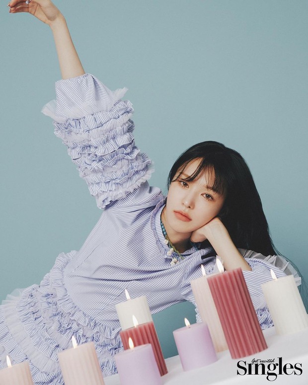 Potret Wendy Red Velvet dalam pemotretan bersama majalah Singles