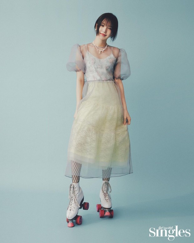 Potret Wendy Red Velvet dalam pemotretan bersama majalah Singles