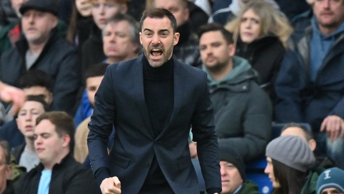 Southamptons Spanish Interim coach Ruben Selles gestures on the touchline during the English Premier League football match between Chelsea and Southampton at Stamford Bridge in London on February 18, 2023. - RESTRICTED TO EDITORIAL USE. No use with unauthorized audio, video, data, fixture lists, club/league logos or live services. Online in-match use limited to 120 images. An additional 40 images may be used in extra time. No video emulation. Social media in-match use limited to 120 images. An additional 40 images may be used in extra time. No use in betting publications, games or single club/league/player publications. (Photo by Glyn KIRK / AFP) / RESTRICTED TO EDITORIAL USE. No use with unauthorized audio, video, data, fixture lists, club/league logos or live services. Online in-match use limited to 120 images. An additional 40 images may be used in extra time. No video emulation. Social media in-match use limited to 120 images. An additional 40 images may be used in extra time. No use in betting publications, games or single club/league/player publications. / RESTRICTED TO EDITORIAL USE. No use with unauthorized audio, video, data, fixture lists, club/league logos or live services. Online in-match use limited to 120 images. An additional 40 images may be used in extra time. No video emulation. Social media in-match use limited to 120 images. An additional 40 images may be used in extra time. No use in betting publications, games or single club/league/player publications. (Photo by GLYN KIRK/AFP via Getty Images)