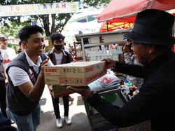 Relawan Ganjar Beri Kompor Gas-Cek Kesehatan untuk UMKM di Cibinong