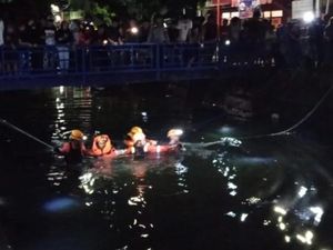 Bocah 8 Tahun Lompat di Kanal Makassar Ditemukan Tewas Tenggelam Bocah 8 Tahun Lompat di Kanal Makassar Ditemukan Tewas Tenggelam