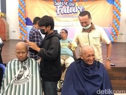 Empati pada Anak-anak Penderita Kanker, Wali Kota Padang Ikut Gundul
