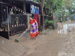 Banjir di Dinar Indah Semarang Sore Ini Kembali Sisakan Tumpukan Lumpur