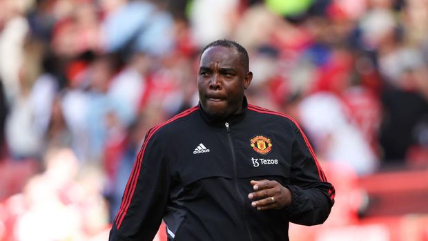 MANCHESTER, ENGLAND - JULY 31: Benni McCarthy  first-team coach at Manchester United during the pre-season friendly between Manchester United and Rayo Vallecano at Old Trafford on July 31, 2022 in Manchester, England. (Photo by Matthew Ashton - AMA/Getty Images)