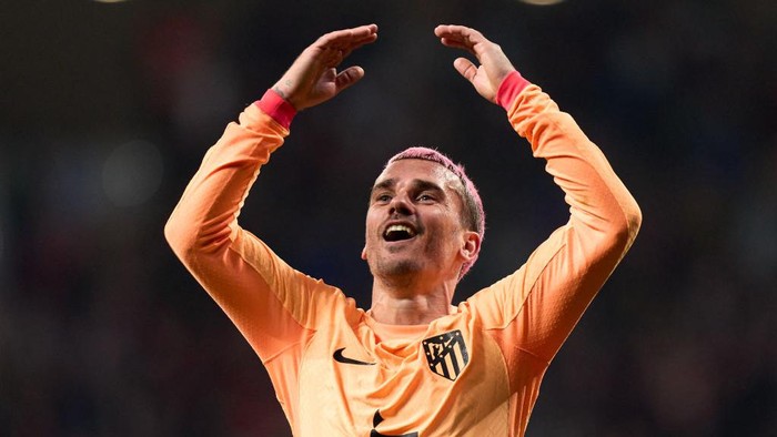 MADRID, SPAIN - FEBRUARY 19: Antoine Griezmann of Atletico de Madrid celebrates after scoring the teams first goal during the LaLiga Santander match between Atletico de Madrid and Athletic Club at Civitas Metropolitano Stadium on February 19, 2023 in Madrid, Spain. (Photo by Angel Martinez/Getty Images)