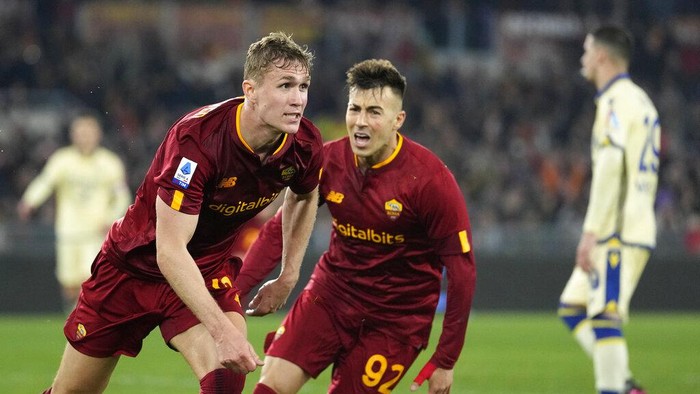 Romas Ola Solbakken, left, celebrates with his teammate Stephan El Shaarawy after scoring his sides opening goal during a Serie A soccer match between Roma and Hellas Verona, at Romes Olympic Stadium, Sunday, Feb. 19, 2023. (AP Photo/Andrew Medichini)